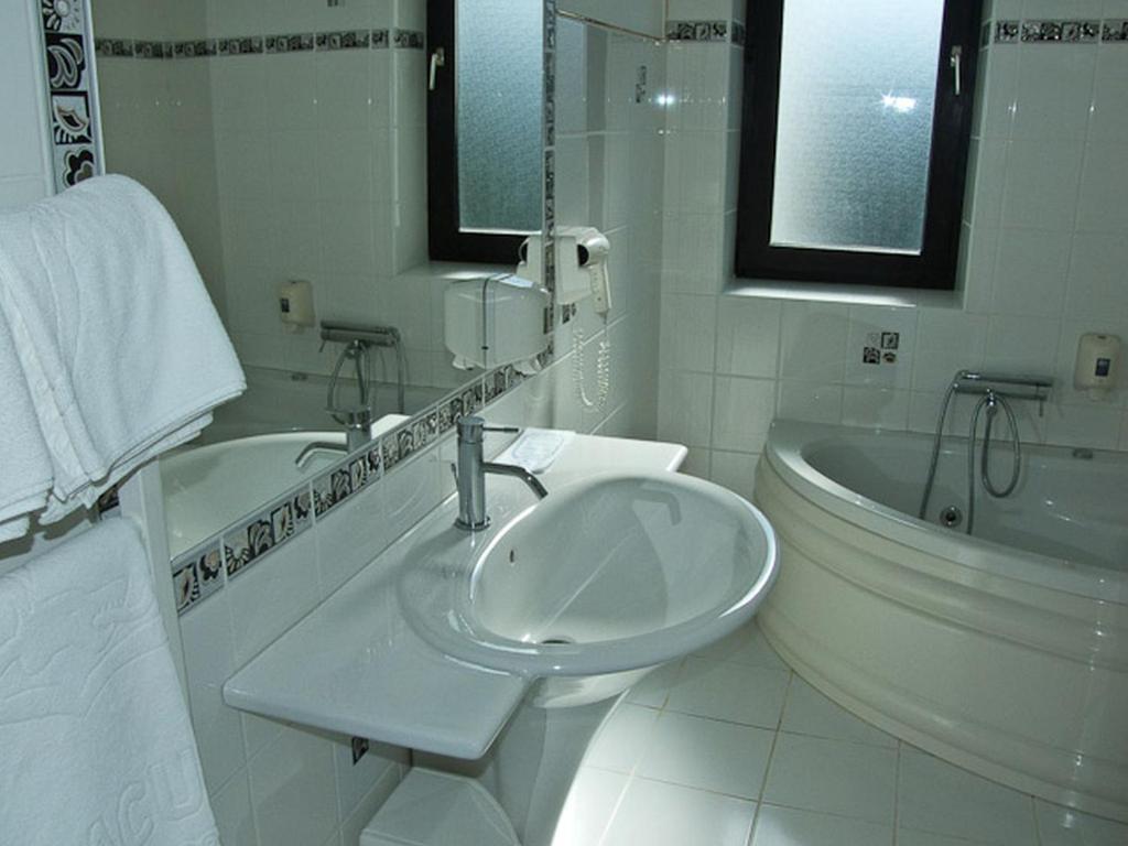Hotel Castel Dracula Пьятра-Фантанеле Экстерьер фото
